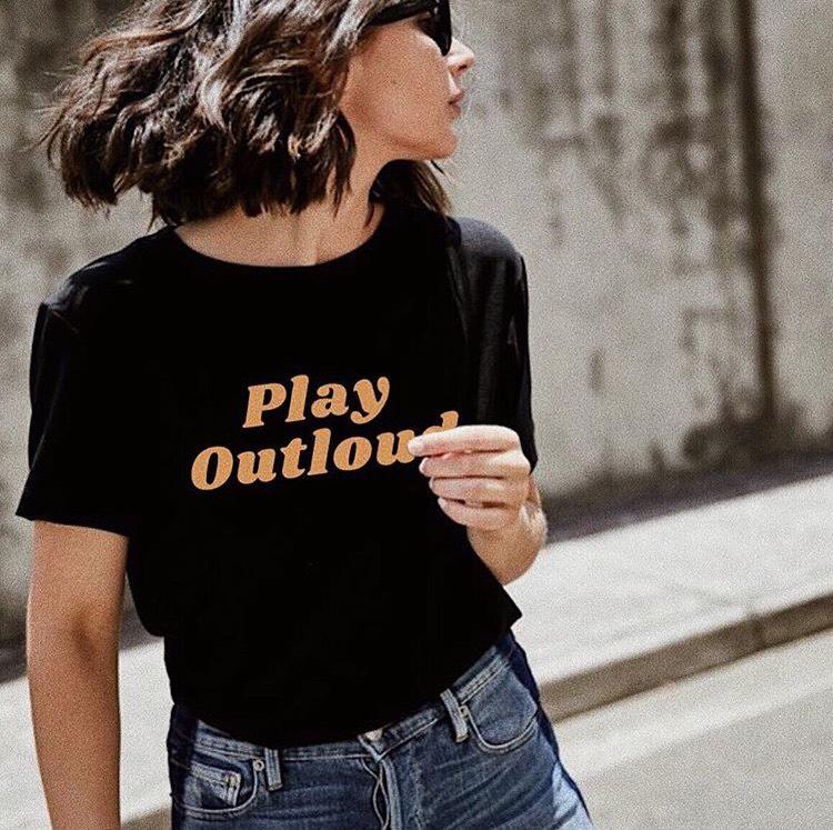 dudeandco-black play out loud เสื้อยืด