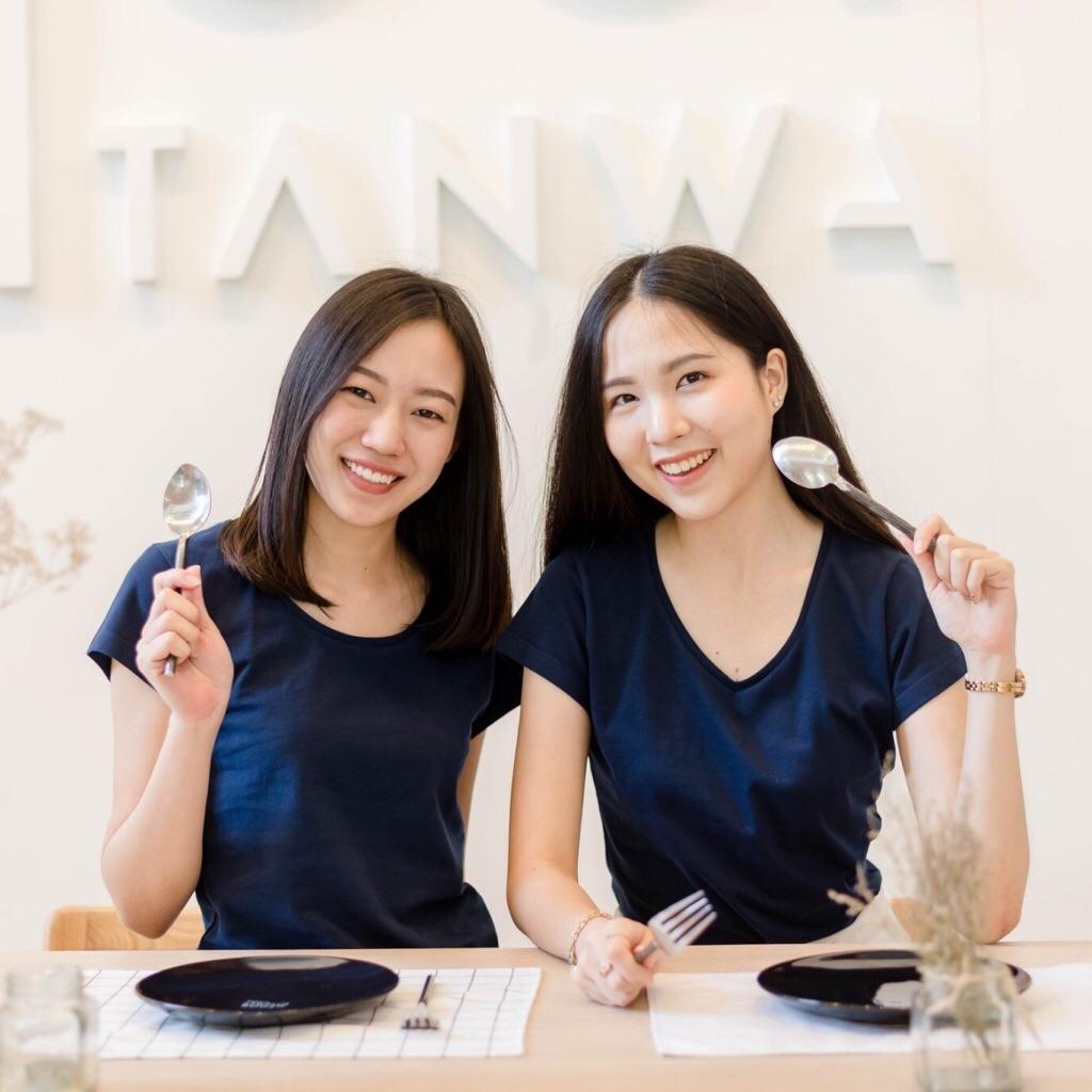 Phadha cotton T-shirt Round-neck Navy color เสื้อยืด ผู้หญิง คอกลม สีพื้น สีน้ำเงิน แขนสั้น ผ้านิ่ม ใส่สบาย Phadha cotton T-shirt Round-neck Navy color เสื้อยืด ผู้หญิง คอกลม สีพื้น สีน้ำเงิน แขนสั้น ผ้านิ่ม ใส่สบาย