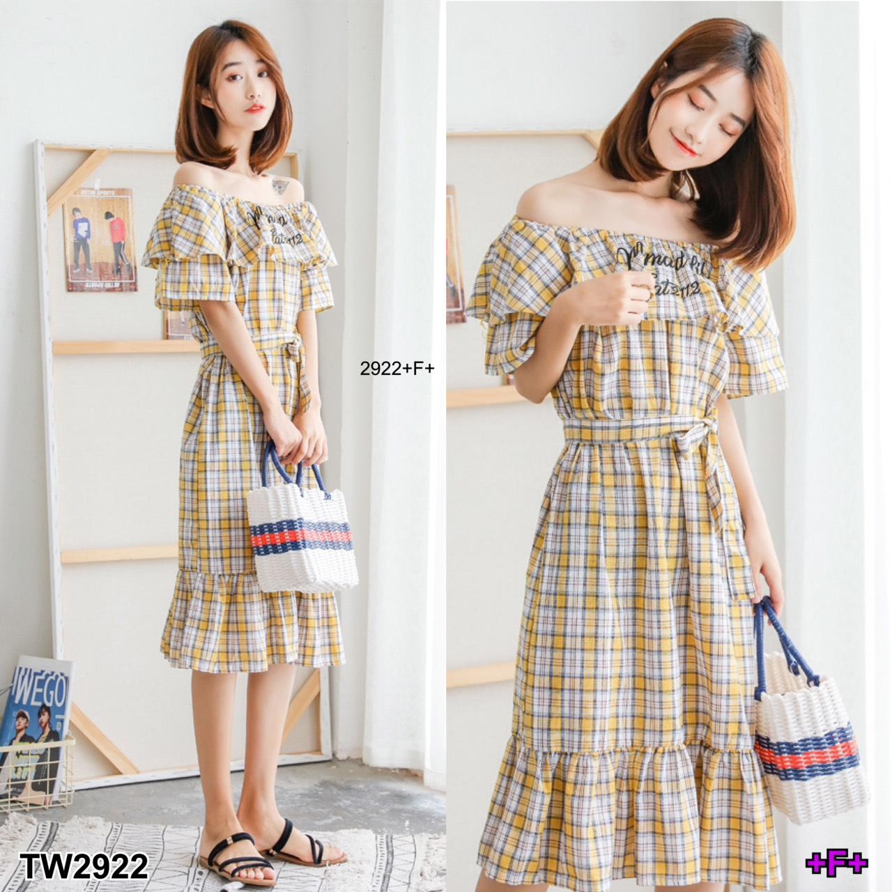 TW2922 เดรสผ้าทอลายสก็อตทรงปาดไหล่ แต่งระบายช่วงอกและชายเดรส **สอบถามก่อนสั่งซื้อ**
