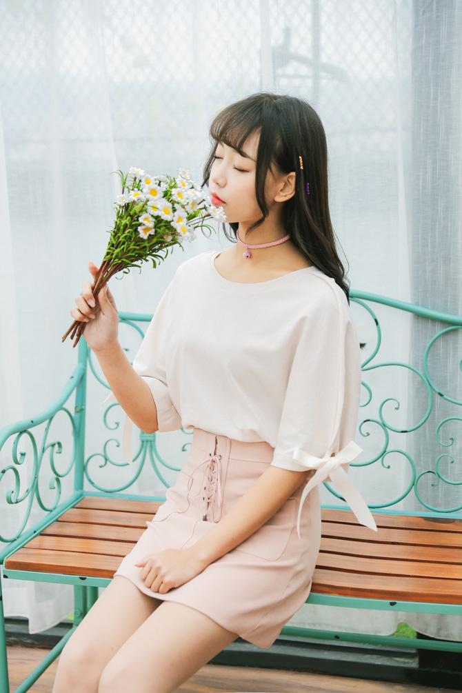 กระโปรงสั้น เชือกผูกตรงกลาง เนื้อผ้ากำมะหยี่ กระโปรงสั้น เชือกผูกตรงกลาง เนื้อผ้ากำมะหยี่