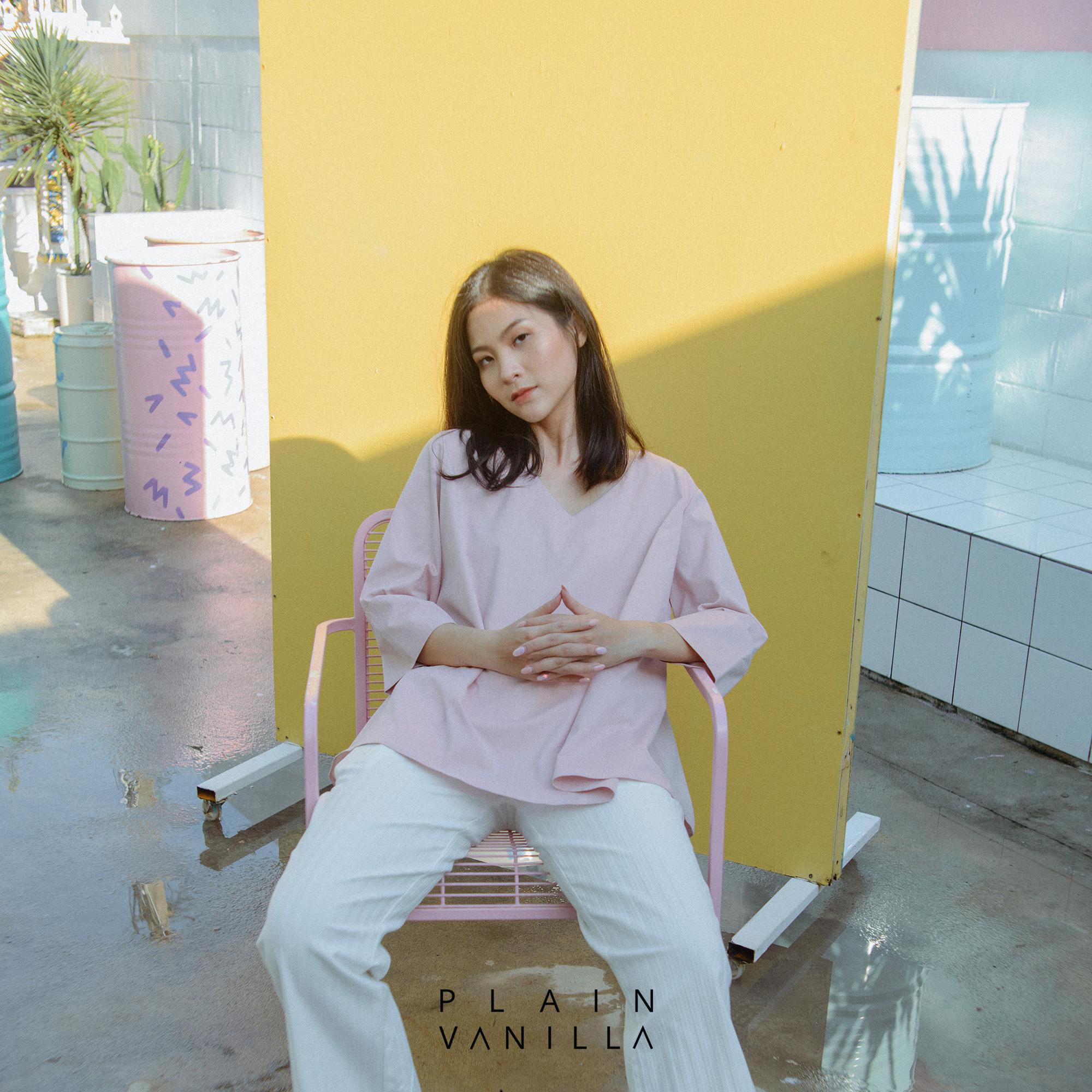 PLAIN VANILLA by JELLYPLEASE เสื้อคอวี แขนสามส่วน oversize ผ้าคอตตอน รุ่น LOOSE SHIRT PLAIN VANILLA by JELLYPLEASE เสื้อคอวี แขนสามส่วน oversize ผ้าคอตตอน รุ่น LOOSE SHIRT