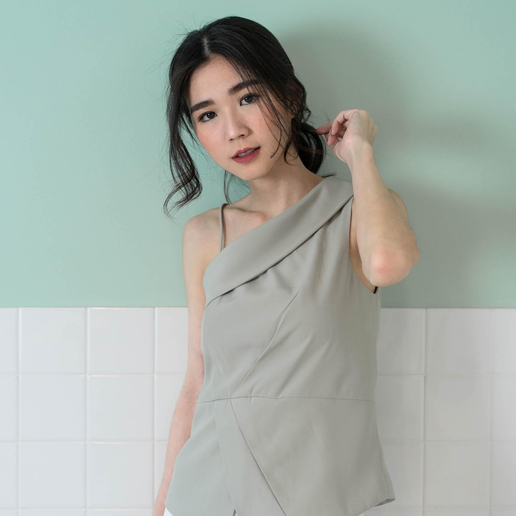 Lynin - Laura Top เสื้อไหล่เฉียง