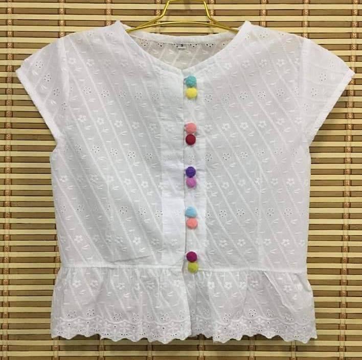 เสื้อลูกไม้ cotton 100% สีขาวกระดุมสี แขนเลย เสื้อลูกไม้ cotton 100% สีขาวกระดุมสี แขนเลย