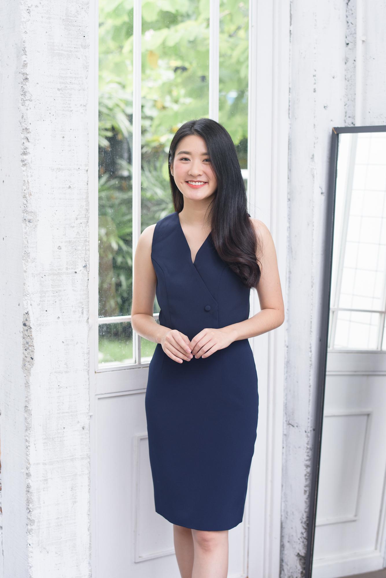 Estrela Cherry Skirt กระโปรงทรงดินสอผ่าหลัง