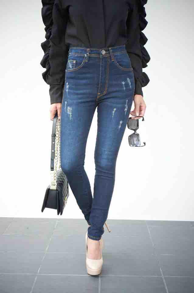 Runway jeans กางเกงขาเดฟ เอวสูงผ้ายีนส์ยืด ขาดสะกิดนิด ๆ ขาดน้อย แต่พอดี ใส่ได้บ่อย ๆ ไม่มีเบื่อ