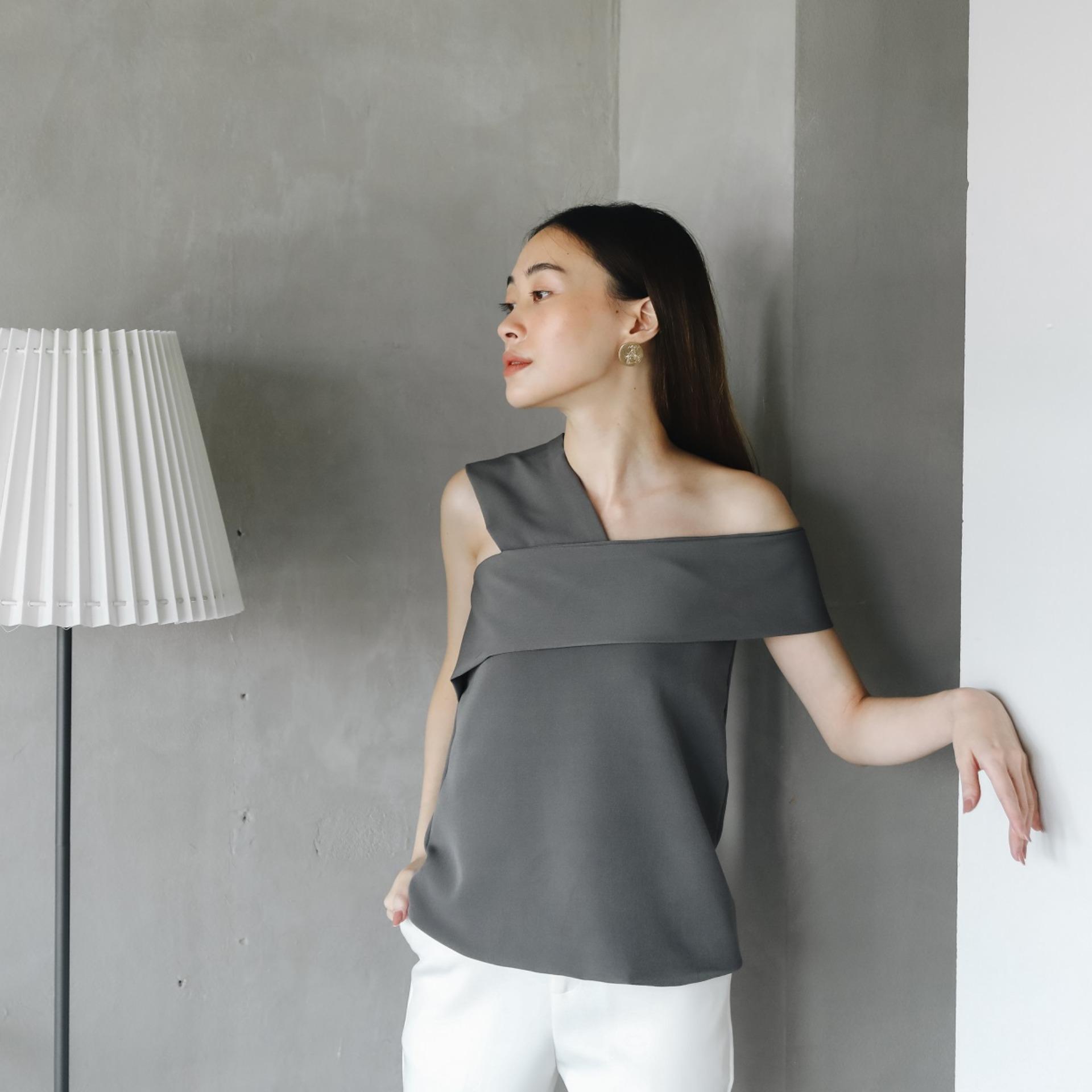 IRINCLOSET X cross top