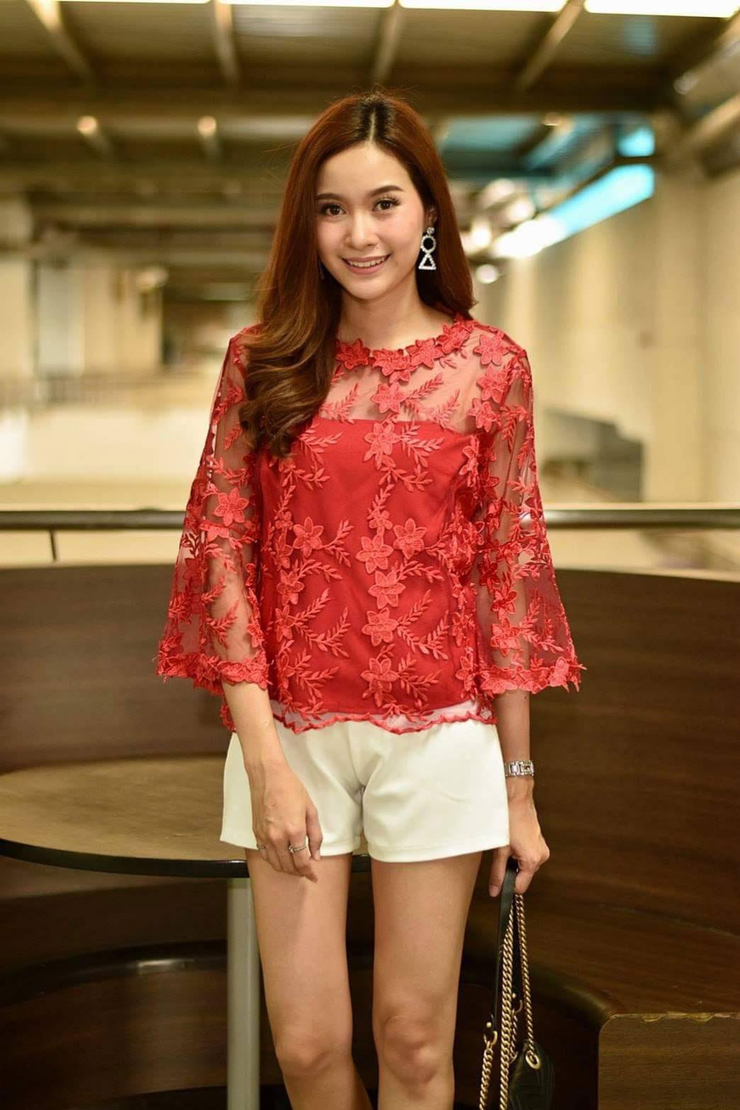 เสื้อลูกไม้ฝรั่งเศสคอกลมแขนบาน เสื้อลูกไม้ฝรั่งเศสคอกลมแขนบาน