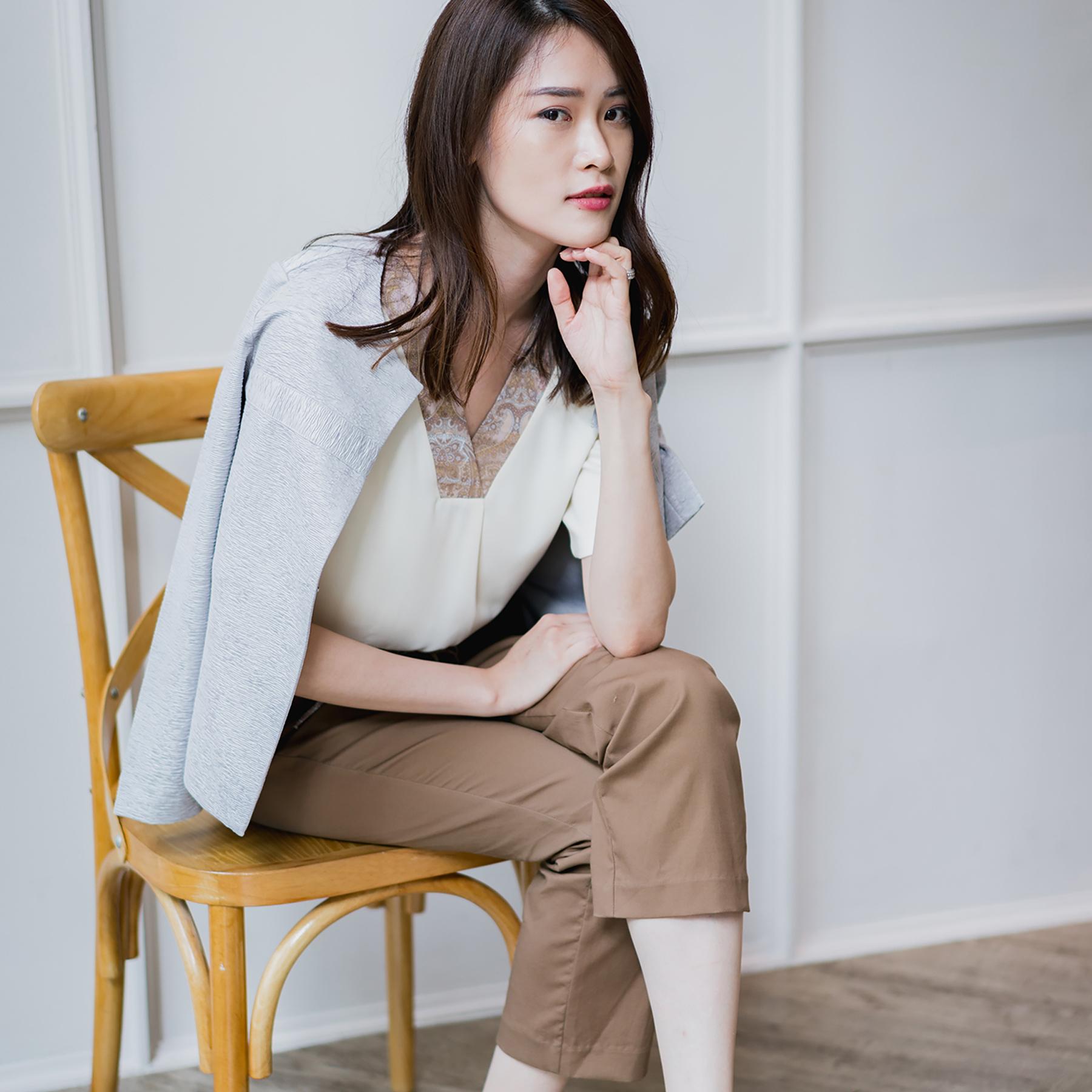 Ivory No.5 เสื้อคลุมผ้าอัดพลีท รุ่น Autumn Cardigan Ivory No.5 เสื้อคลุมผ้าอัดพลีท รุ่น Autumn Cardigan