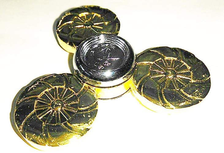 FIDGET SPINNER ของเล่นสุดฮิต ลูกข่างเสริมสมาธิอลูมิเนียม 3 ทิศ FIDGET SPINNER ของเล่นสุดฮิต ลูกข่างเสริมสมาธิอลูมิเนียม 3 ทิศ