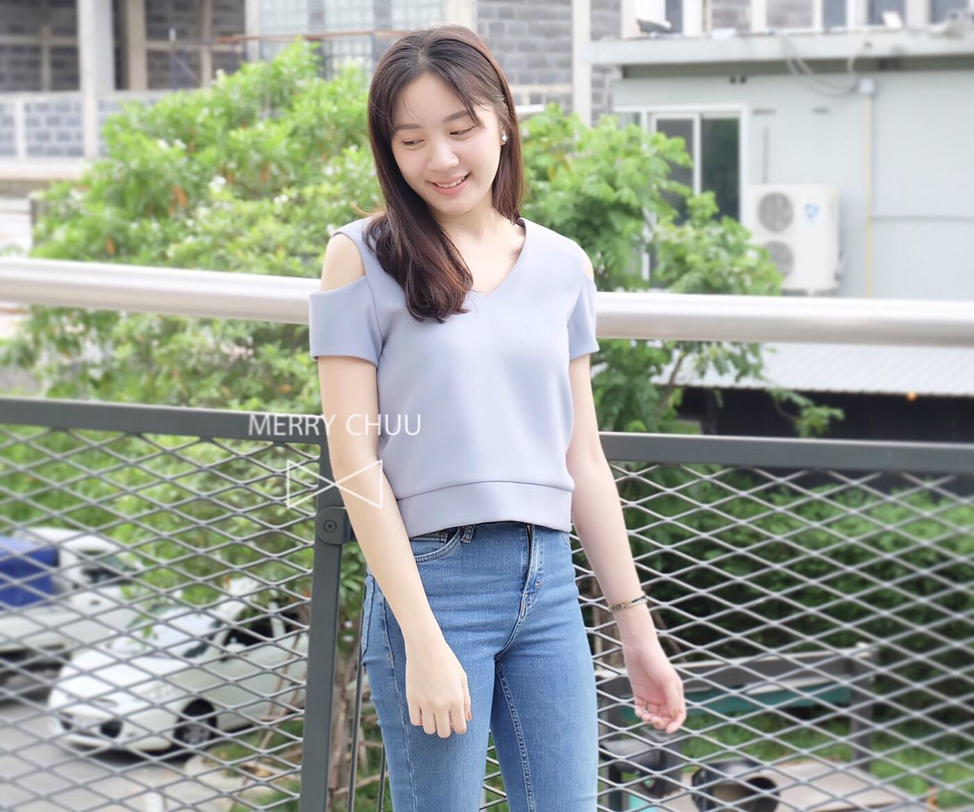Her Merry Brand เสื้อเปิดไหล่ รุ่น Merry CHUU Marin Top (MRC103) Her Merry Brand เสื้อเปิดไหล่ รุ่น Merry CHUU Marin Top (MRC103)