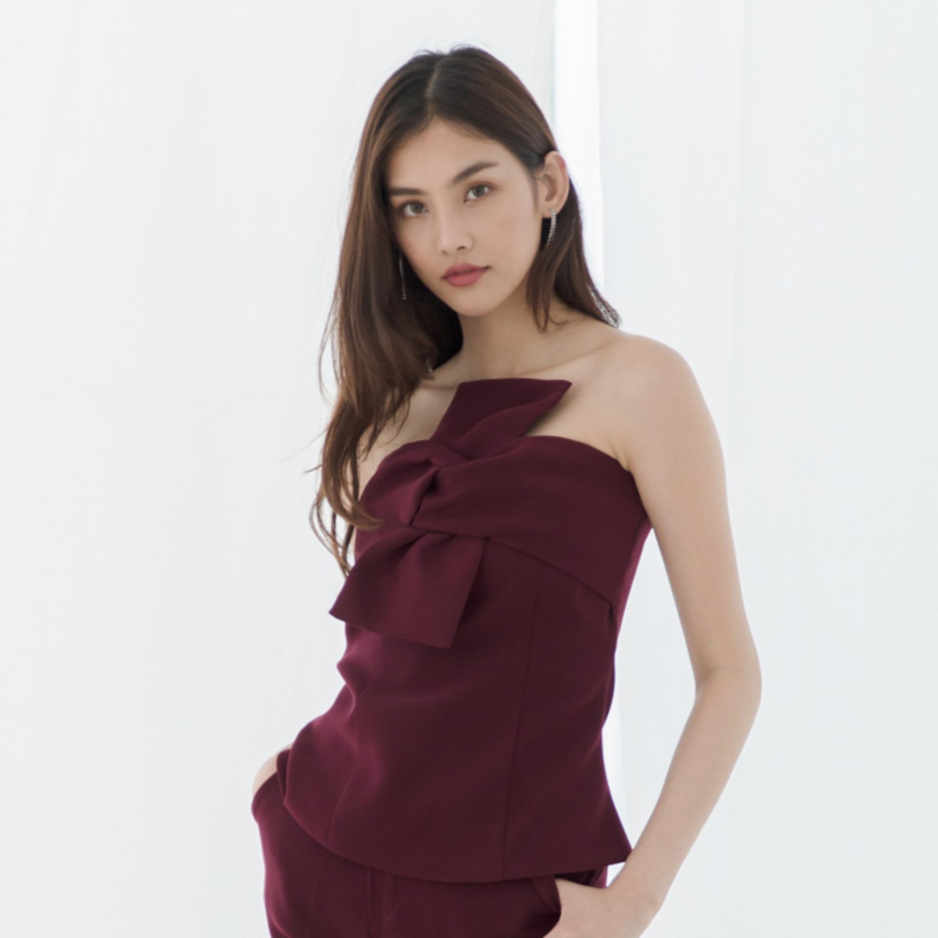 PIMNATTA Ira Top เสื้อเกาะอกผูกโบว์ สีแดงเบอร์กันดี