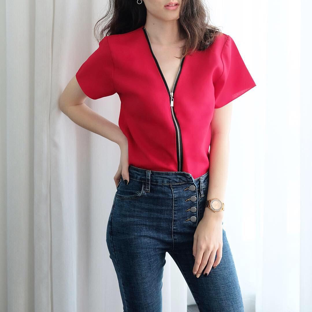 TISHA TOP รุ่น EVERYDAY zipper tee เสื้อแขนสั้น ซิปด้านหน้าทั้งตัว สีแดง red color TISHA TOP รุ่น EVERYDAY zipper tee เสื้อแขนสั้น ซิปด้านหน้าทั้งตัว สีแดง red color
