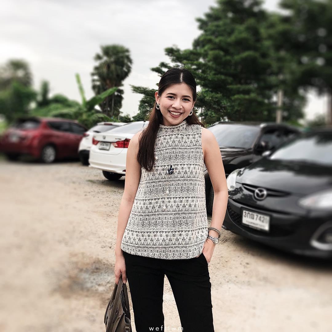 Weftloom Heidi top เสื้อคอปีนผ้าทวีต ลายไทย ซิปหลังผ่าหลัง Weftloom Heidi top เสื้อคอปีนผ้าทวีต ลายไทย ซิปหลังผ่าหลัง