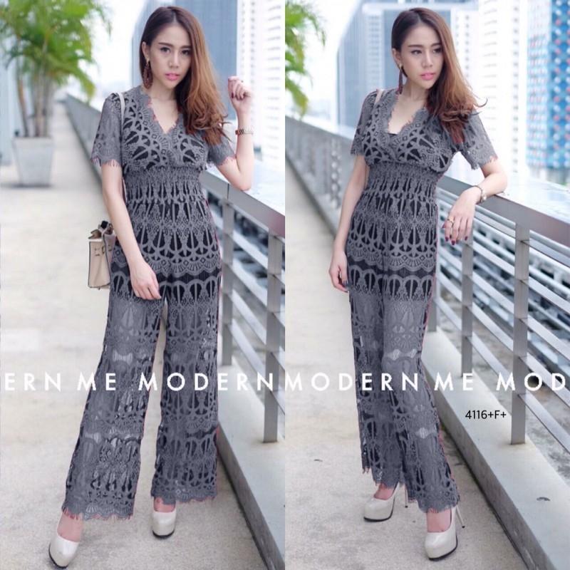 รบกวนอ่านรายละเอียดก่อนสั่งซื้อ จั๊มสูท ขายาว ลูกไม้ลายมงกุฎสม็อกรอบเอว มีซับใน ซิปหลัง งานดีมากค่ะ