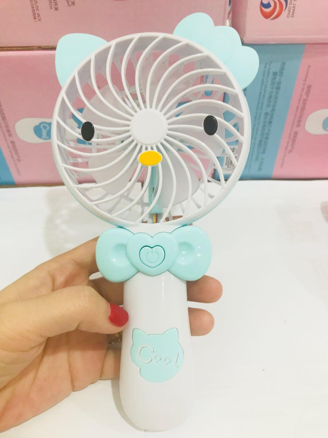 Cartoonf Mini fan CS1183-2 พัดลมพกพาขนาดเล็กชาร์จสายUSBใส่ถ่านลมแรง Cartoonf Mini fan CS1183-2 พัดลมพกพาขนาดเล็กชาร์จสายUSBใส่ถ่านลมแรง