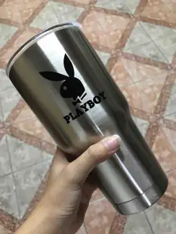 แก้ว YETI Rambler ขนาด 30 oz ลาย Playboy สีเงิน แก้ว YETI Rambler ขนาด 30 oz ลาย Playboy สีเงิน