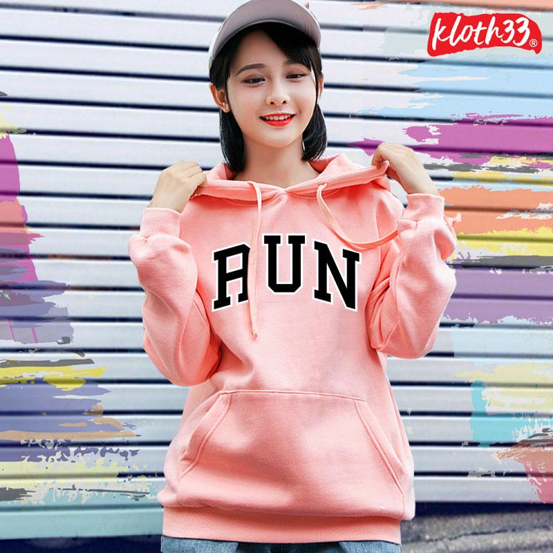 Kloth33 เสื้อฮู้ดผู้หญิง เสื้อฮู้ดแฟชั่น เสื้อกันหนาวมีฮู้ดแขนยาว ขนาดฟรีไซส์ HOODIE ลาย RUN Kloth33 เสื้อฮู้ดผู้หญิง เสื้อฮู้ดแฟชั่น เสื้อกันหนาวมีฮู้ดแขนยาว ขนาดฟรีไซส์ HOODIE ลาย RUN