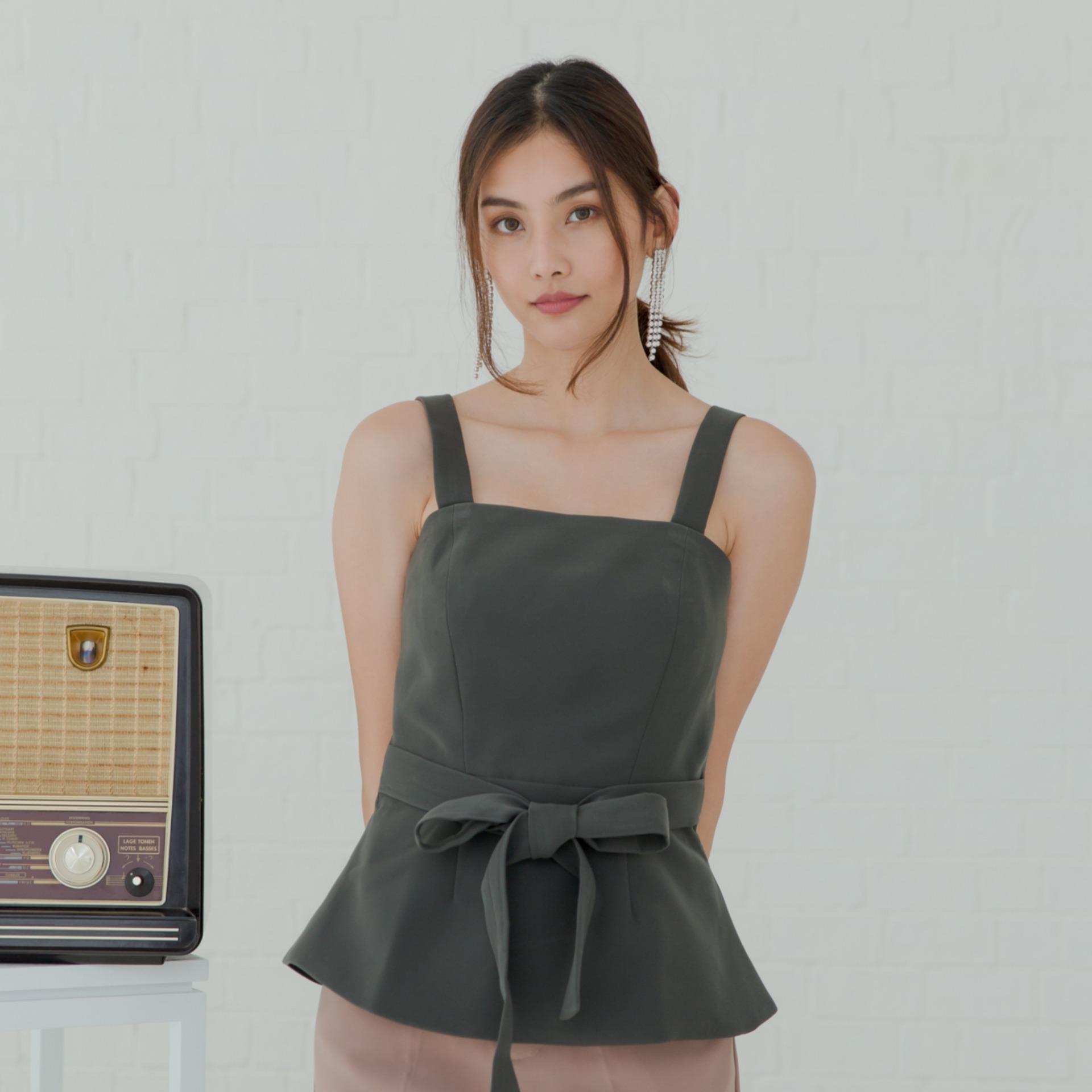 PIMNATTA August Top เสื้อสายเดี่ยวผูกโบว์ สีเทาอมเขียว