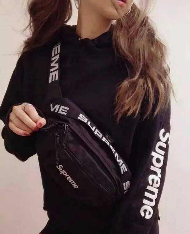 Supreme กระเป๋า ผู้หญิง กระเป๋าสะพายข้างผู้หญิง และ ผู้ชาย B-33