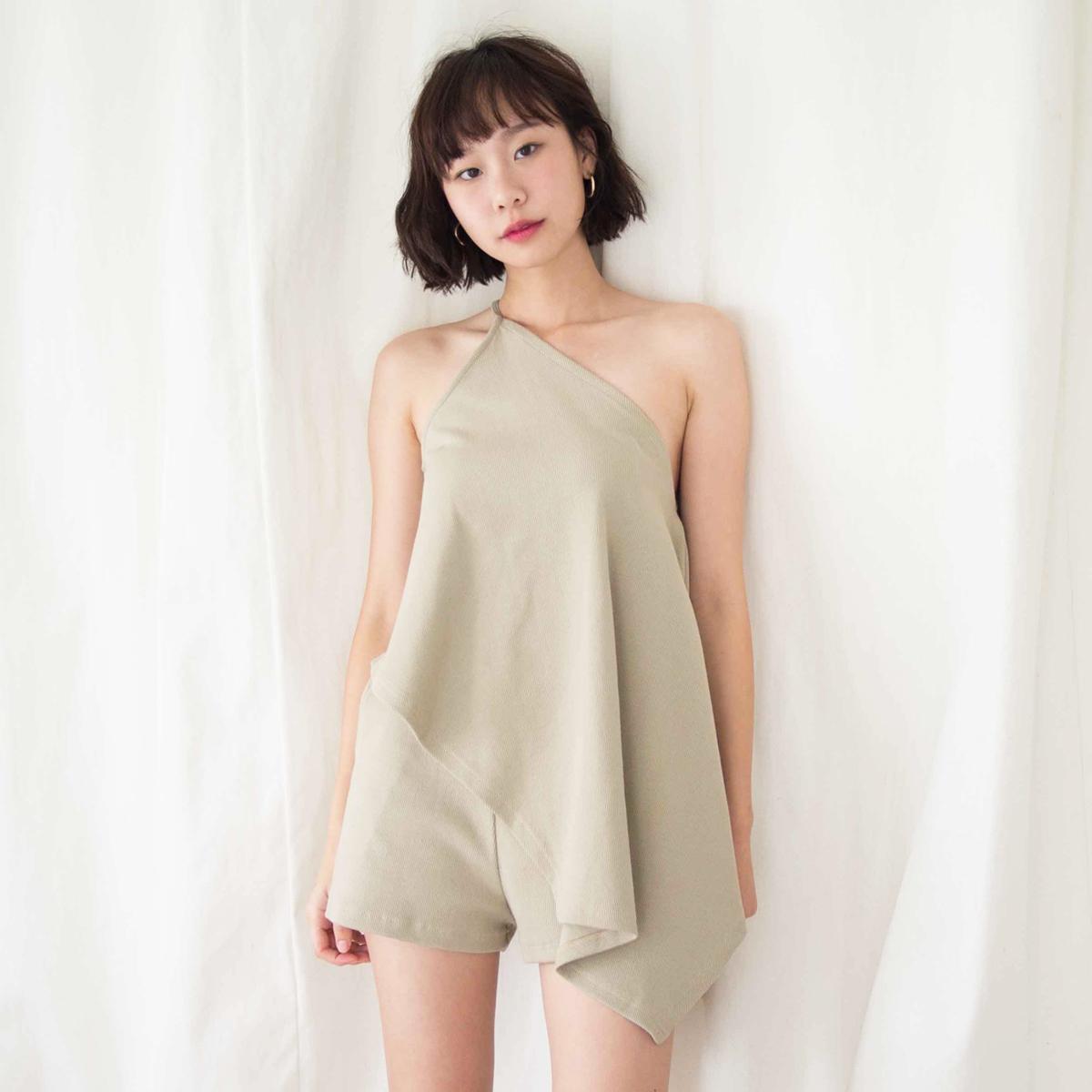 COWORKER (RT.17) - one shoulder flowing top เสื้อสายเดี่ยวไหล่ปาดข้างเดียวทรงพริ้ว COWORKER (RT.17) - one shoulder flowing top เสื้อสายเดี่ยวไหล่ปาดข้างเดียวทรงพริ้ว