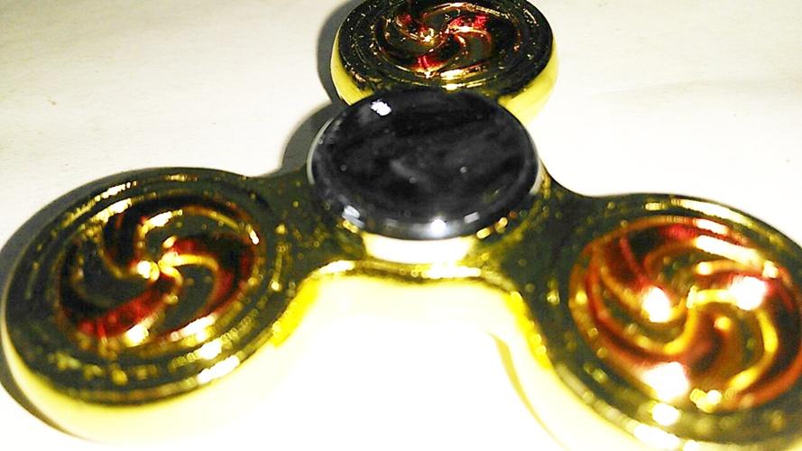 FIDGET SPINNER ของเล่นสุดฮิต ลูกข่างเสริมสมาธิอลูมิเนียม 3 ทิศ FIDGET SPINNER ของเล่นสุดฮิต ลูกข่างเสริมสมาธิอลูมิเนียม 3 ทิศ