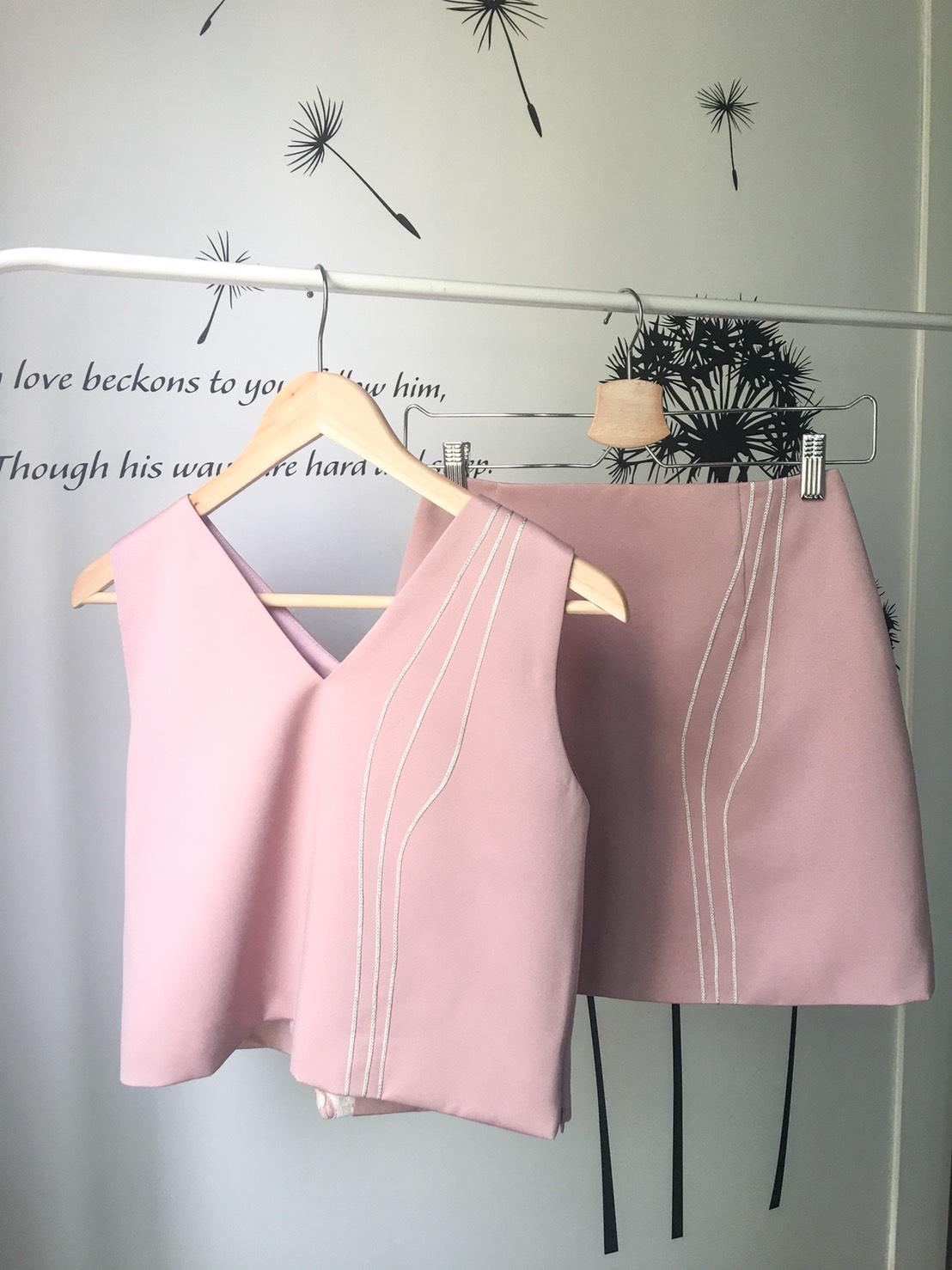 GARNETS GIN TOP- Pink GARNETS GIN TOP- Pink