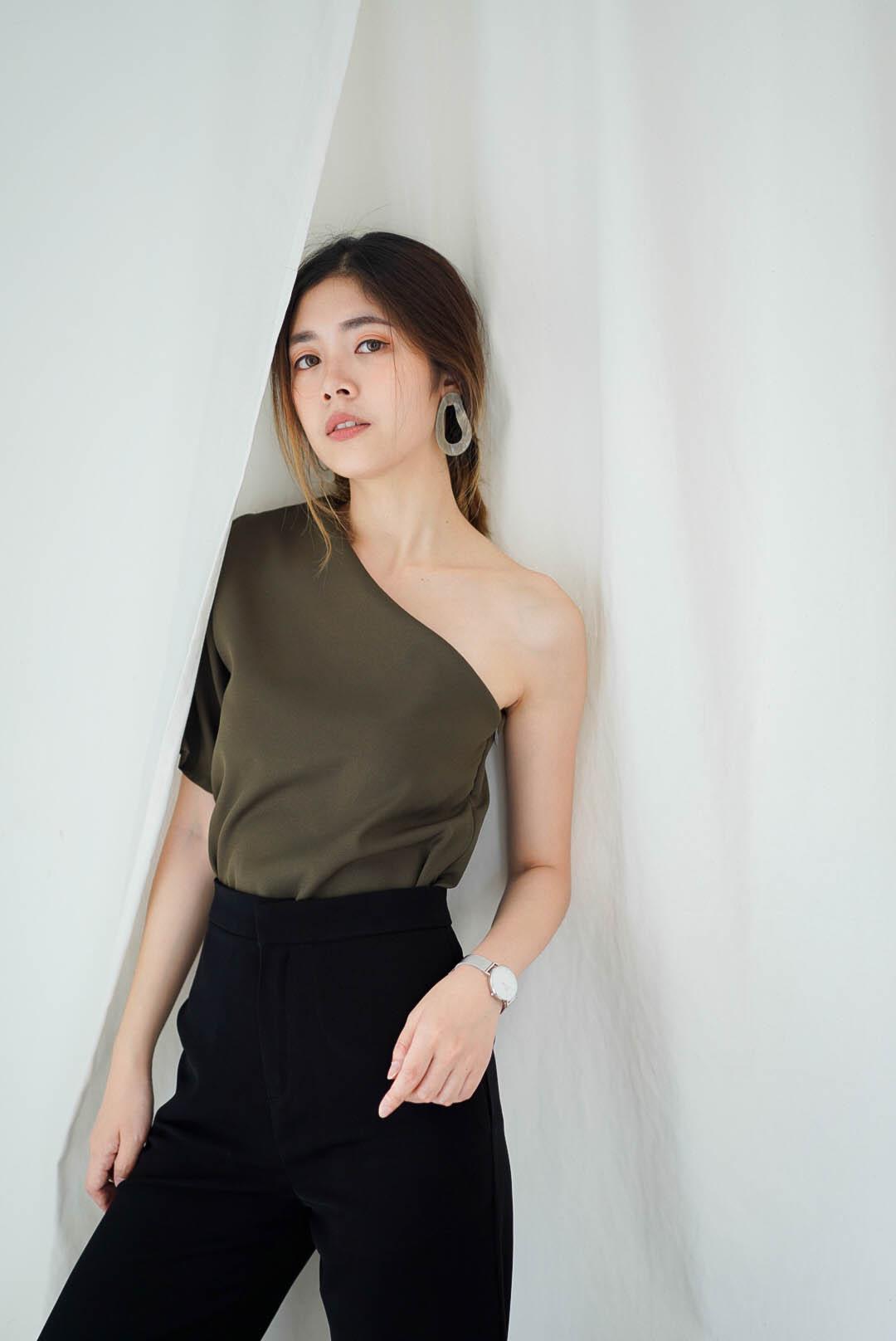 TUESDAYWITHME asher top เสื้อปาดไหล่