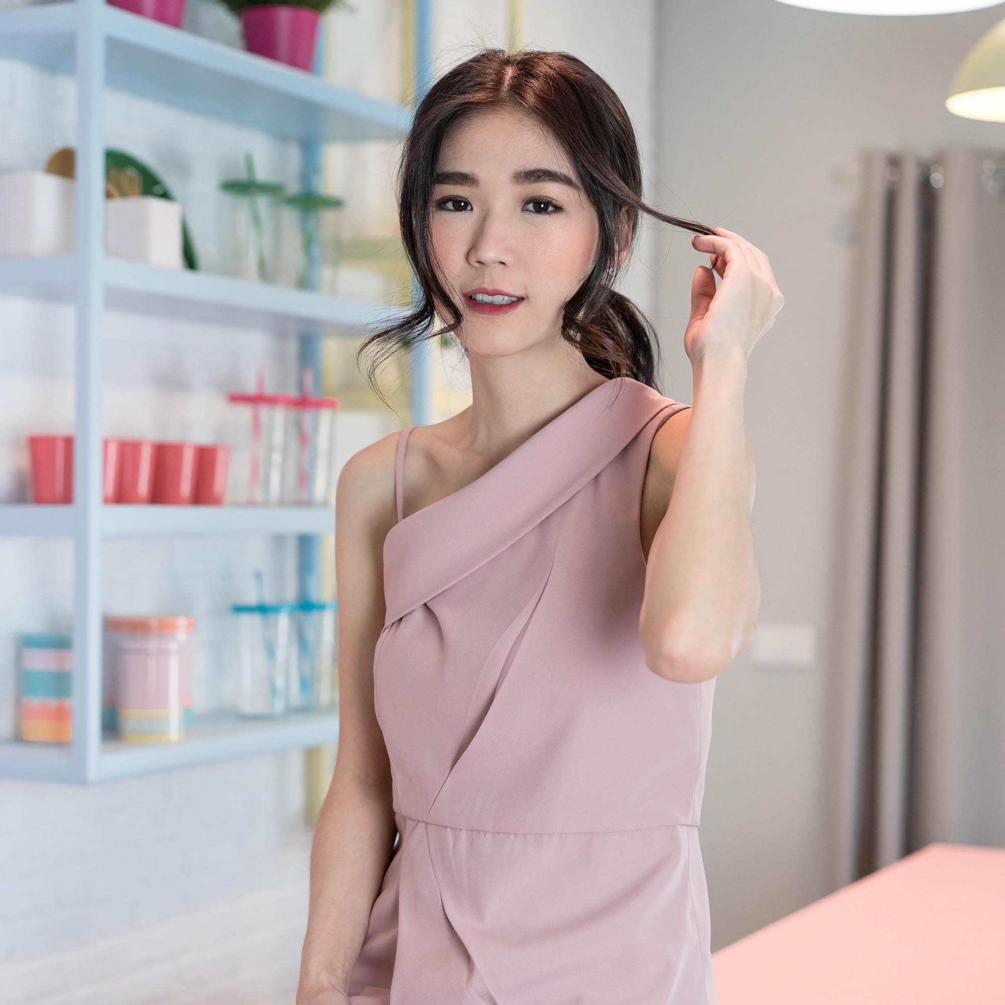 Lynin - Laura Top เสื้อไหล่เฉียง