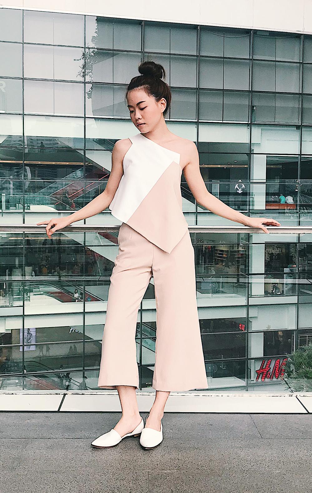 Jane Soraya Aysmetric Top เสื้อปาดไหล Jane Soraya Aysmetric Top เสื้อปาดไหล