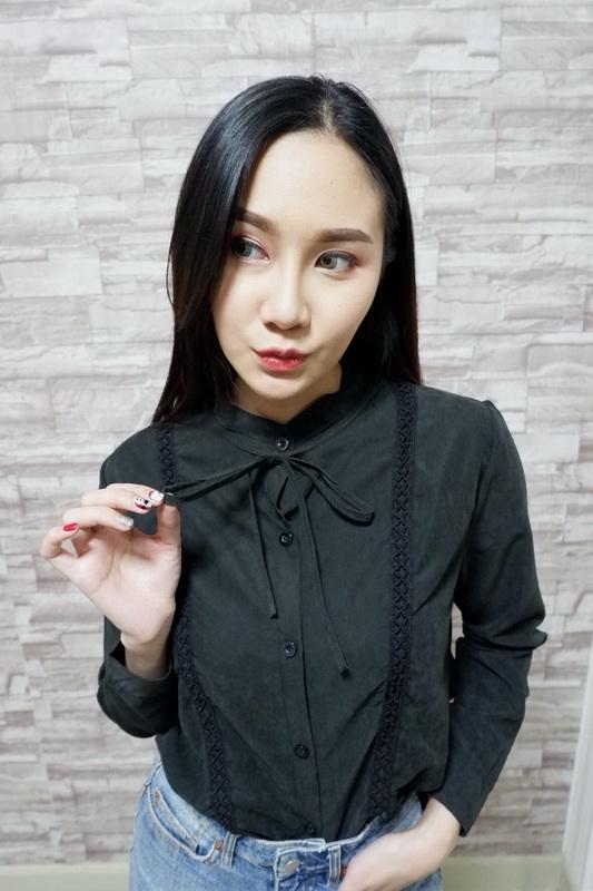 4290 Top คอจีนสีพื้นดีเทลแต่งลายฉลุ