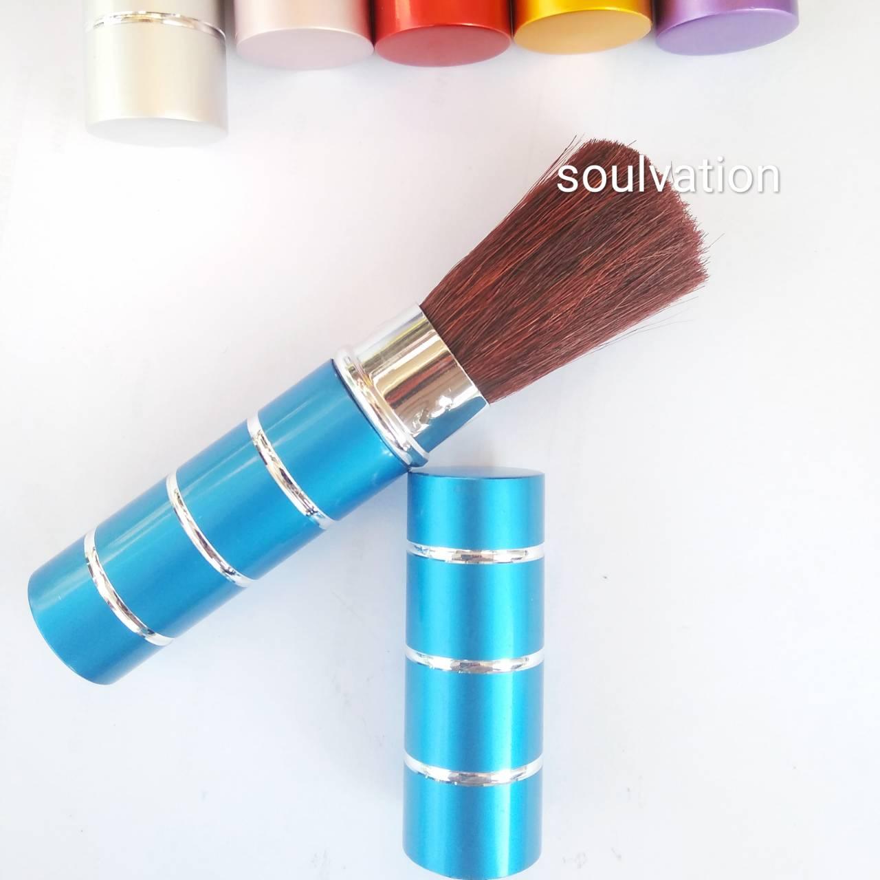 แปรงปัดแก้ม มีปลอก ด้ามเหล็ก ยาว10ซม ขนแปรงกว้าง2.5ซม สีฟ้า แปรงปัดแก้ม มีปลอก ด้ามเหล็ก ยาว10ซม ขนแปรงกว้าง2.5ซม สีฟ้า