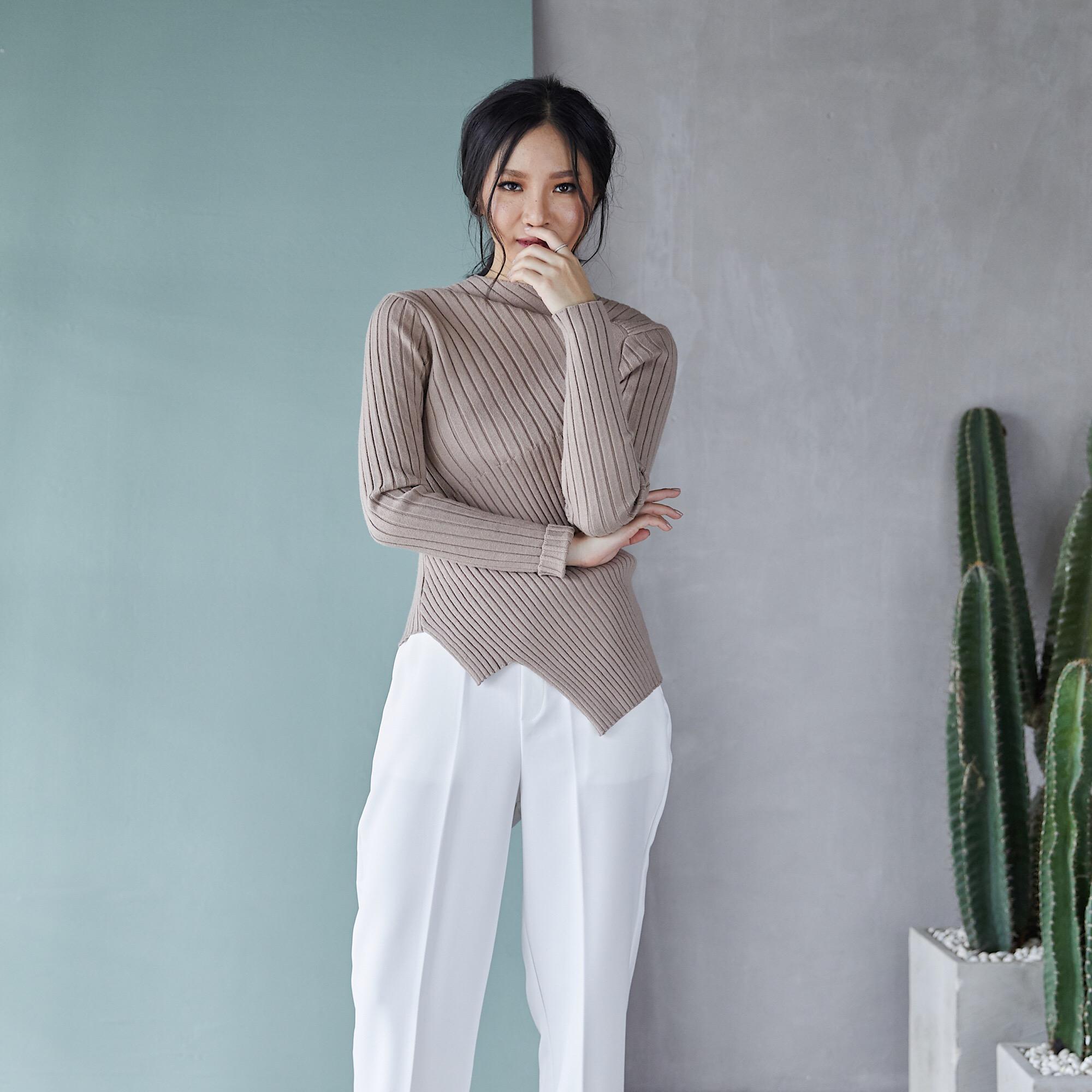 E080 - Soft feel knit top