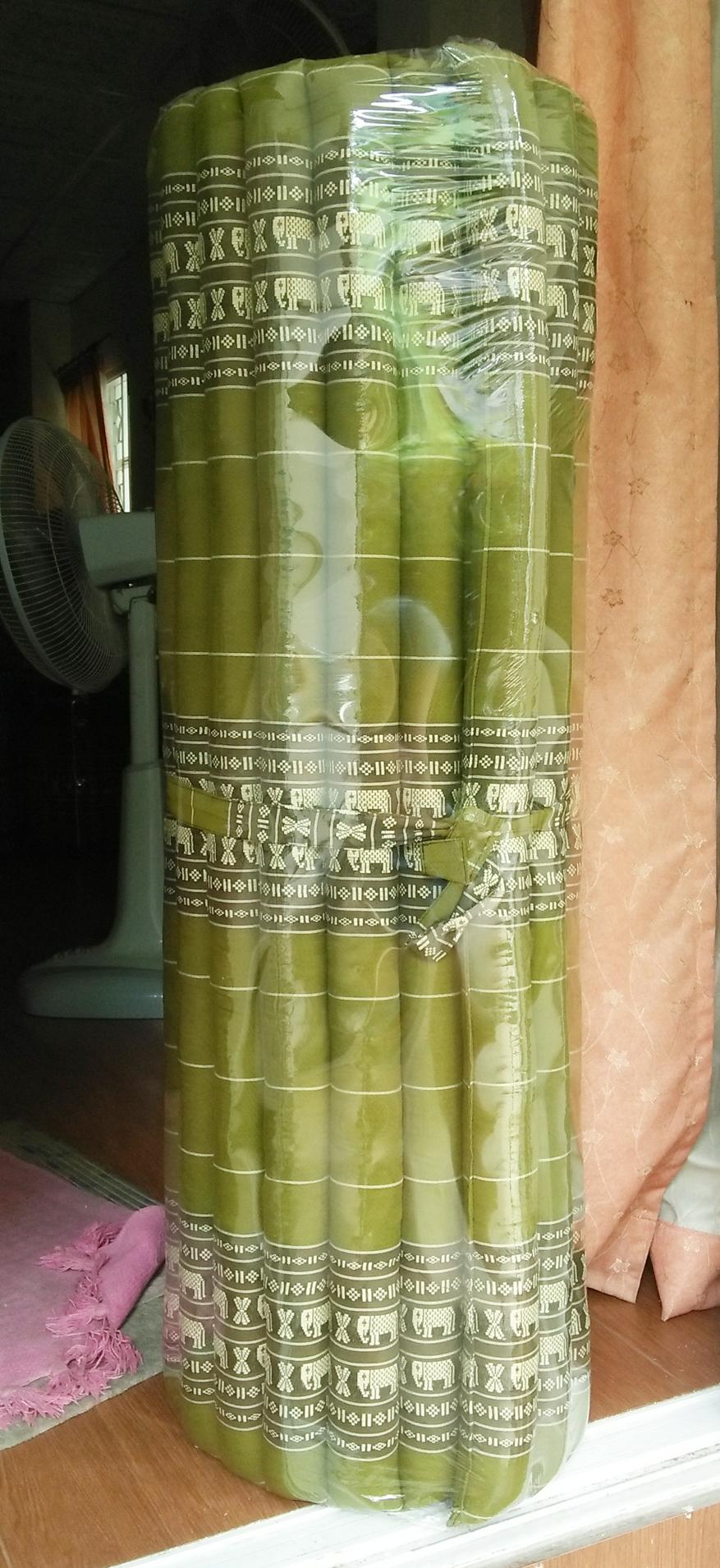 THAI PAN ที่นอนลูกระนาดผ้าขิด OTOP ตกแต่งบ้าน ขนาดใหญ่ (3.5 ฟุต)105 x 200 ซม.TOPPER เสริมเตียง Thai Roll Up Mattress kapok 100% Filled Camping Mat Yoga Mat Day Bed THAI PAN ที่นอนลูกระนาดผ้าขิด OTOP ตกแต่งบ้าน ขนาดใหญ่ (3.5 ฟุต)105 x 200 ซม.TOPPER เสริมเตียง Thai Roll Up Mattress kapok 100% Filled Camping Mat Yoga Mat Day Bed