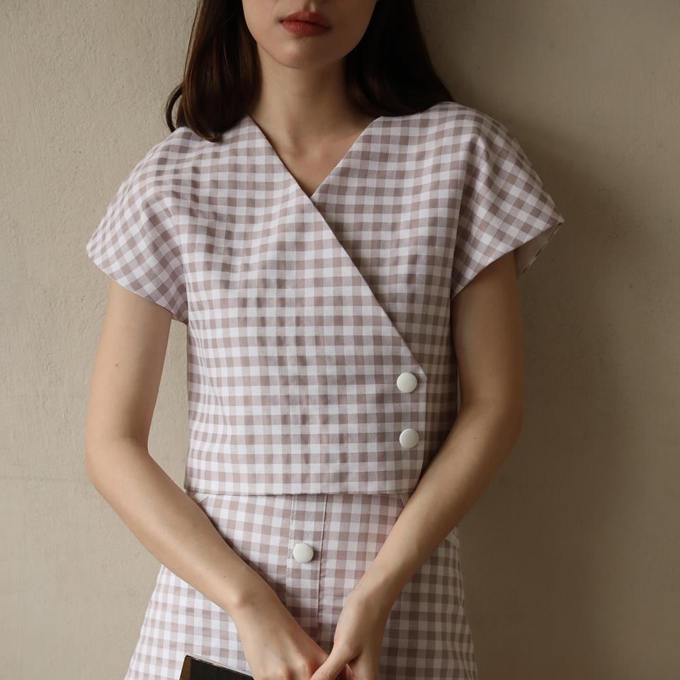 BLOSSOM DAISY - (New Color) Very Cloudy Top เสื้อแขนสั้นทรงครอปลายสก๊อต BLOSSOM DAISY - (New Color) Very Cloudy Top เสื้อแขนสั้นทรงครอปลายสก๊อต