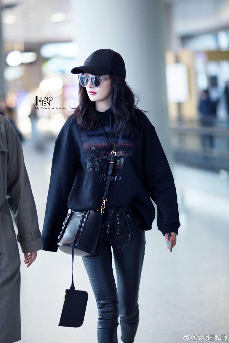 Korea เสื้อแขนยาวแฟชั่น มีฮูด แต่งสกรีนด้านหน้า (สีดำ) รุ่น 9555