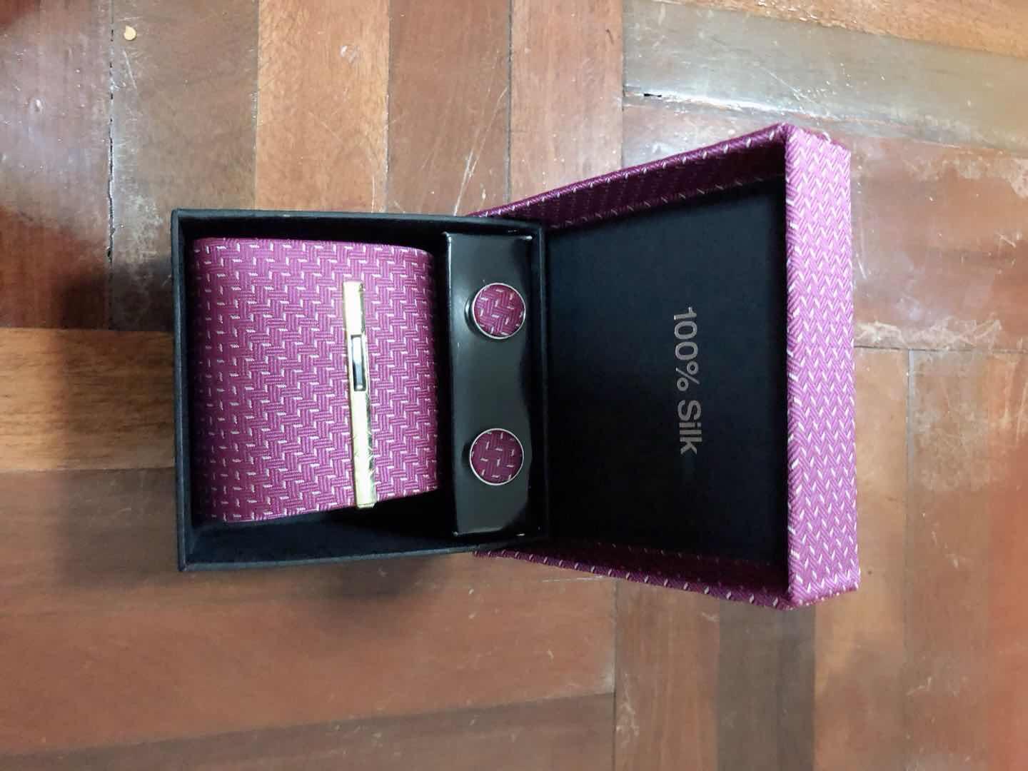 5 ชิ้น Mens ผอมธุรกิจโพลีเอสเตอร์ผ้าไหมเนคไท Tie Cufflinks พ็อกเก็ตสแควร์และชุดคลิปเน็คไทสำหรับผู้ชายที่มีกล่องของขวัญน้ำเงิน