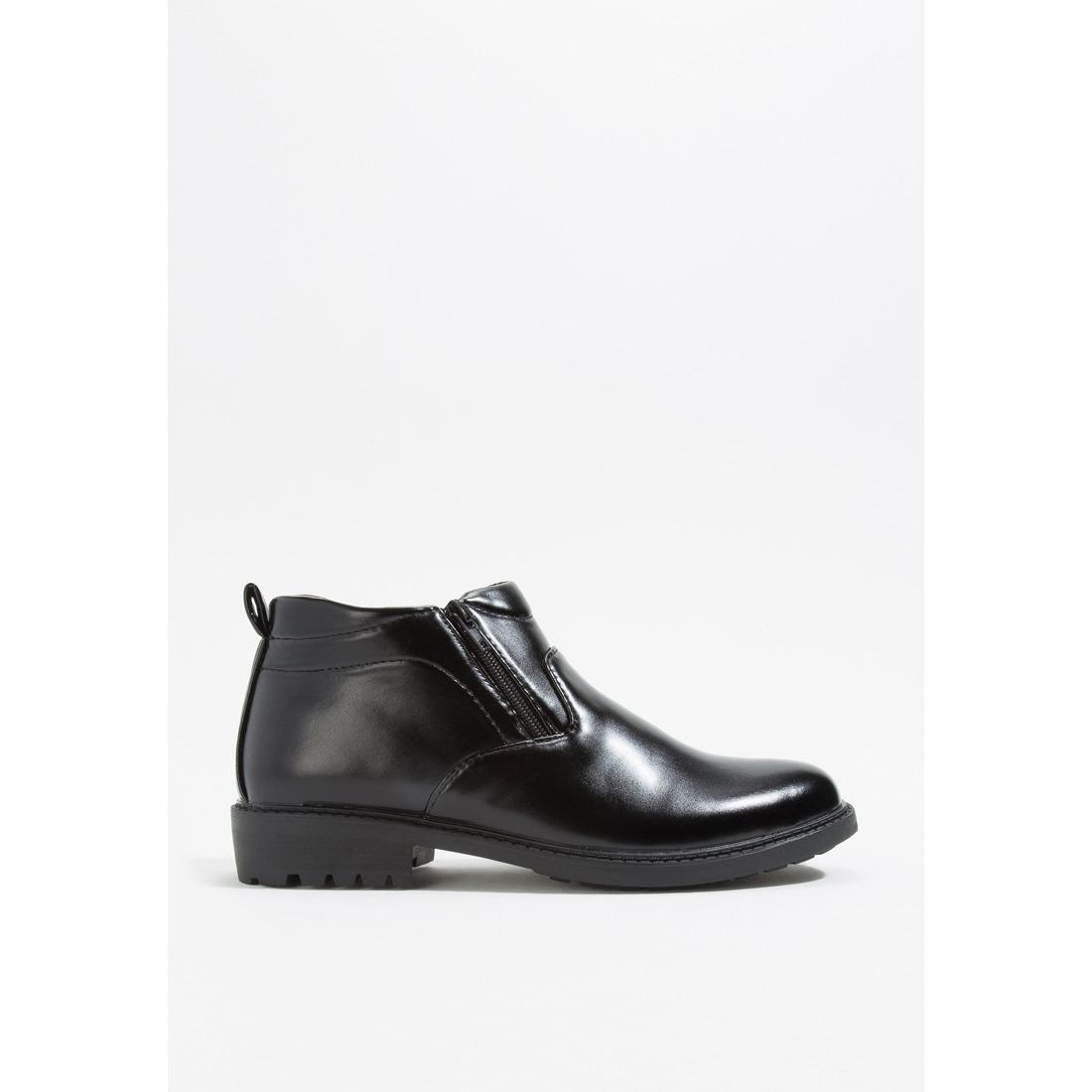 Taja (Black)
