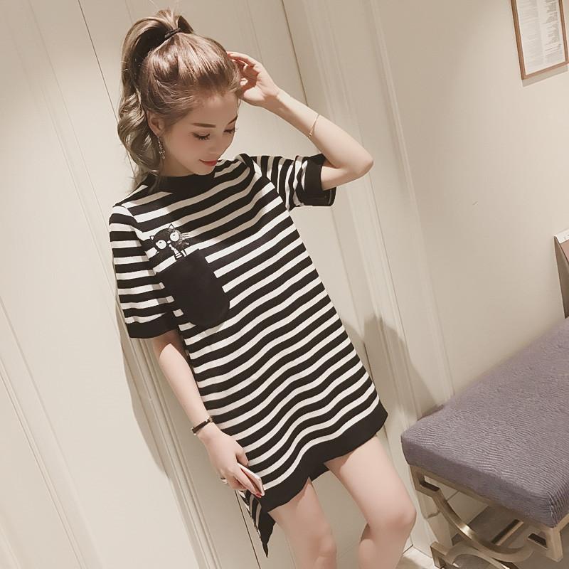 YYC เสื้อยืดแฟชั่นผู้หญิง คอกลม แขนสั้น หน้าสั้นหลังยาว สไตล์วัยรุ่น ลายขวาง (สีขาว-ดำ) รุ่น 6020