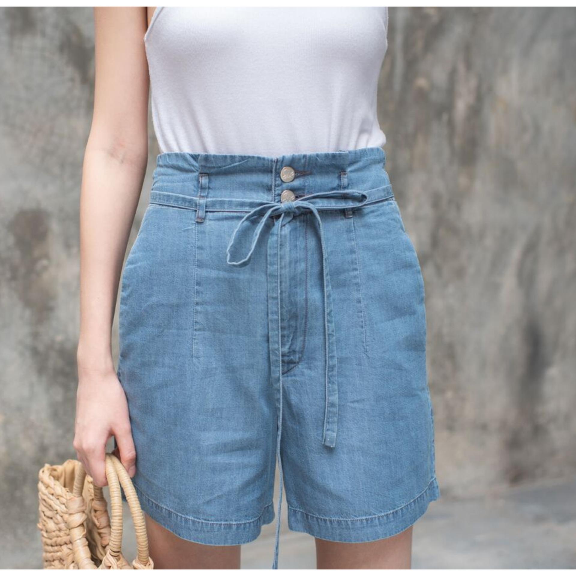 Sis story กางเกงยีนส์ขาสั้น เอวสูง เชือกผูกเอว สีฟ้าอ่อน Sis024 July Jeans Lightblue Sis story กางเกงยีนส์ขาสั้น เอวสูง เชือกผูกเอว สีฟ้าอ่อน Sis024 July Jeans Lightblue