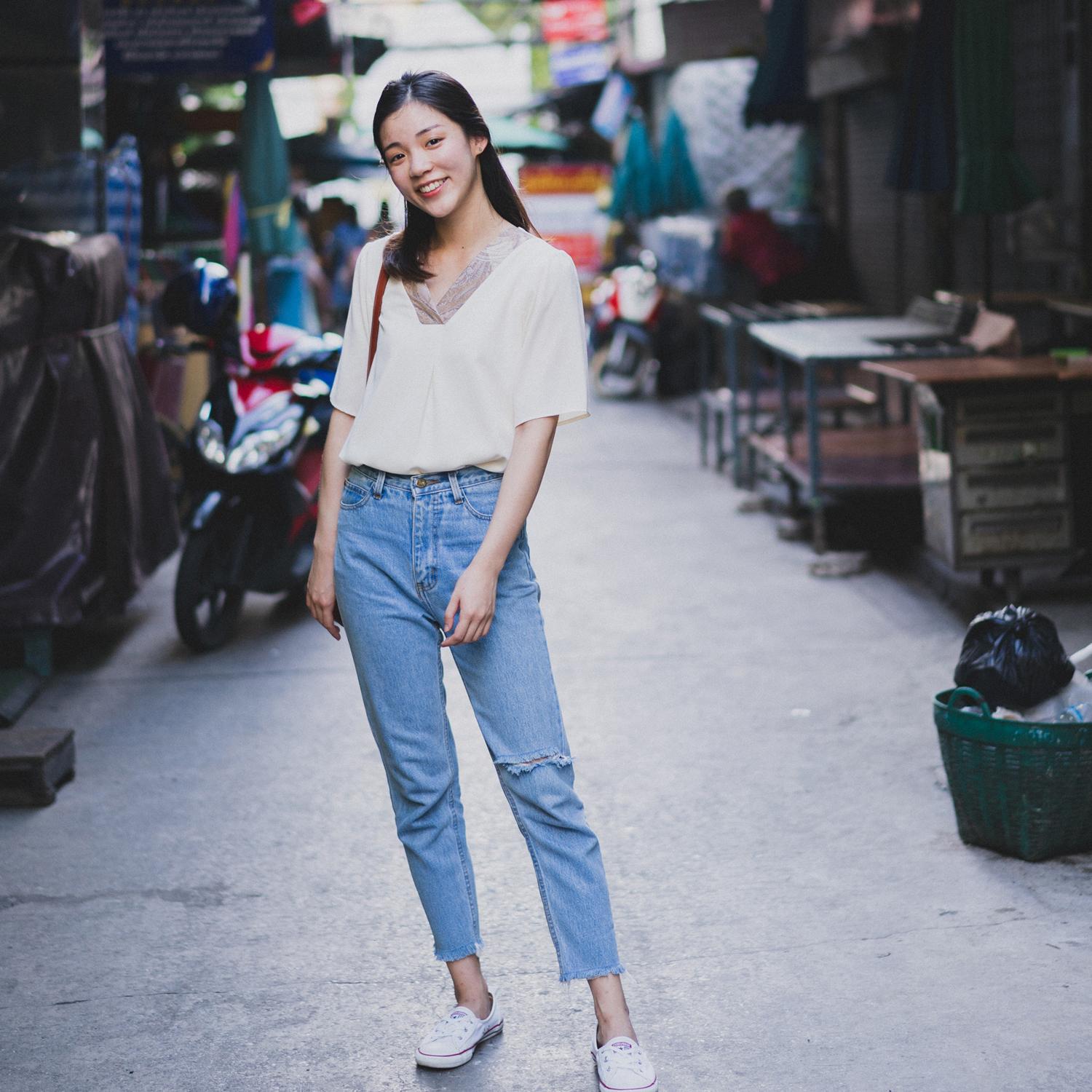 Ivory No.5 เสื้อคอวี จับจีบหน้า แต่งผ้าลาย Paisley รุ่น Autumn Top Ivory No.5 เสื้อคอวี จับจีบหน้า แต่งผ้าลาย Paisley รุ่น Autumn Top