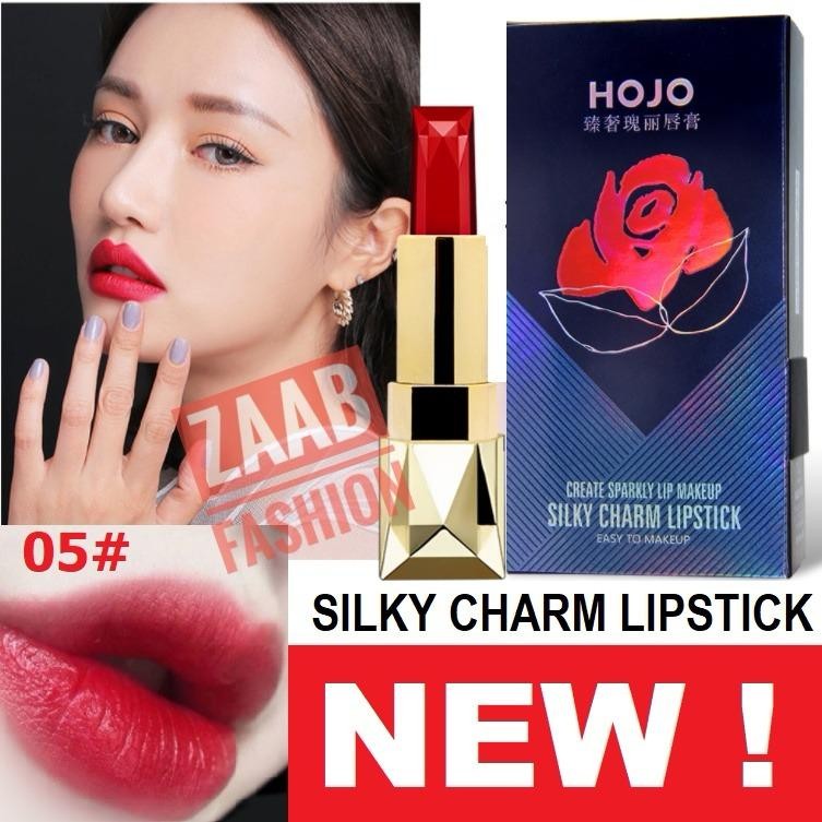 novo lipstick ของแท้100% (zaab fashion) HOJO SILKY CHARM LIPSTICK ลิปสติกเนื้อแมทมีมอยเจอร์ไรเซอร์ เนื้อแน่น เม็ดสีสวย กันน้ำ ติดทน แพ็คเกจสวยหรู คุ้มค่าเกินราคา HOJO แบรนด์น้องใหม่จากโนโว novo lipstick ของแท้100% (zaab fashion) HOJO SILKY CHARM LIPSTICK ลิปสติกเนื้อแมทมีมอยเจอร์ไรเซอร์ เนื้อแน่น เม็ดสีสวย กันน้ำ ติดทน แพ็คเกจสวยหรู คุ้มค่าเกินราคา HOJO แบรนด์น้องใหม่จากโนโว