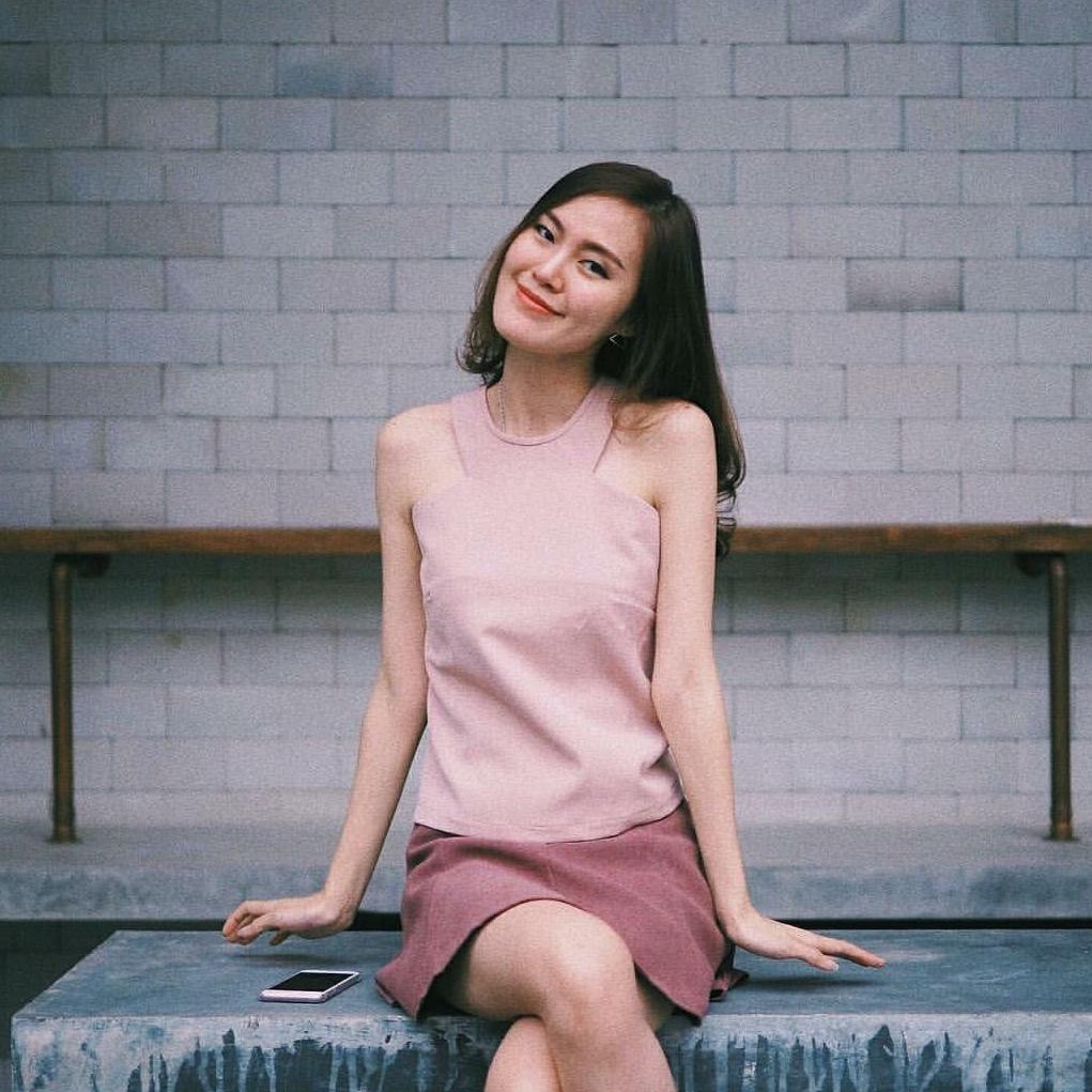 Lynin - Iris Top เสื้อเว้าแขน **