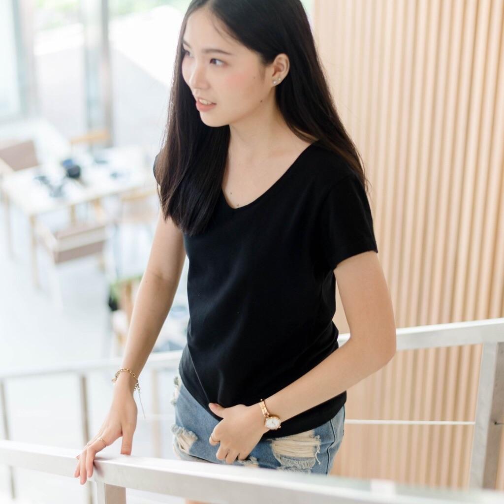 Phadha cotton T-shirt V-neck Black color เสื้อยืด ผู้หญิง คอวี สีพื้น สีดำ แขนสั้น ผ้านิ่ม ใส่สบาย