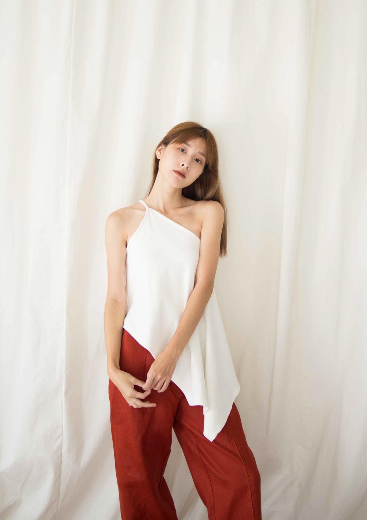 COWORKER (RT.17) - one shoulder flowing top เสื้อสายเดี่ยวไหล่ปาดข้างเดียวทรงพริ้ว COWORKER (RT.17) - one shoulder flowing top เสื้อสายเดี่ยวไหล่ปาดข้างเดียวทรงพริ้ว