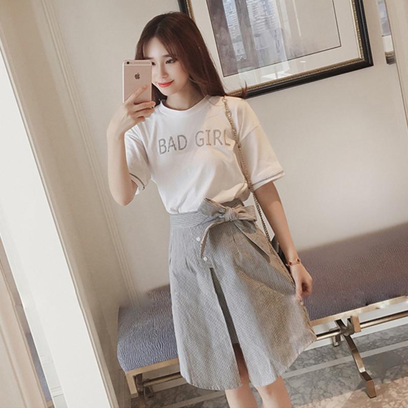 ํํYYCเซตเสื้อยืดคอกลมกับกระโปรงลายตรงแต่งผูกโบว์ (สีดำ/ขาว) รุ่น 2035 ํํYYCเซตเสื้อยืดคอกลมกับกระโปรงลายตรงแต่งผูกโบว์ (สีดำ/ขาว) รุ่น 2035