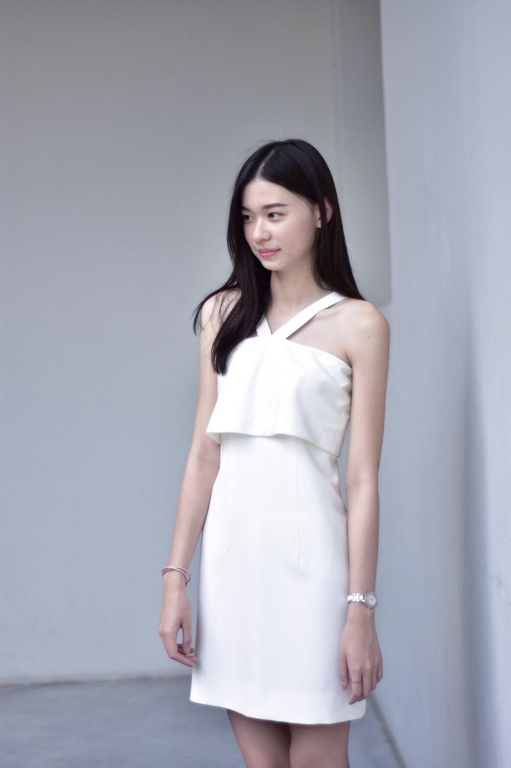 Estrela Lily Dress เดรสไขว้
