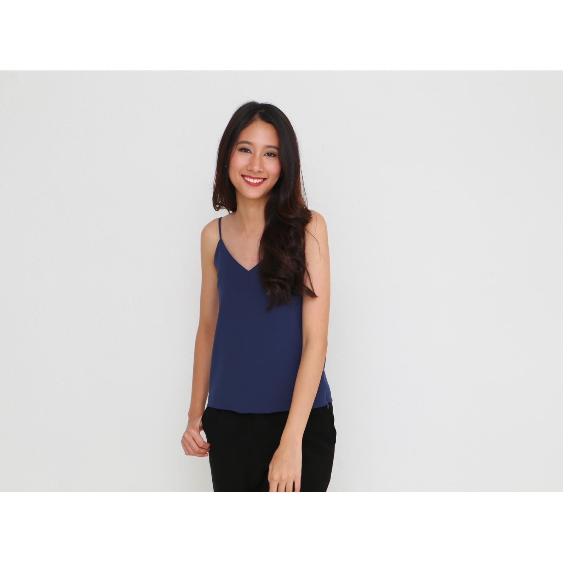 เสื้อสายเดี่ยวคอวี Basics & Neutrals V-Neck Camisole
