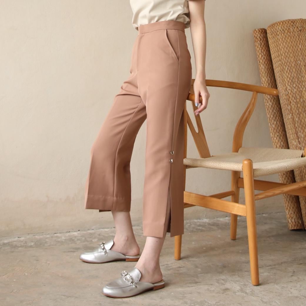 BLOSSOM DAISY - กางเกงขายาว ดีเทลผ่าปลายขา รุ่น Merry Pants