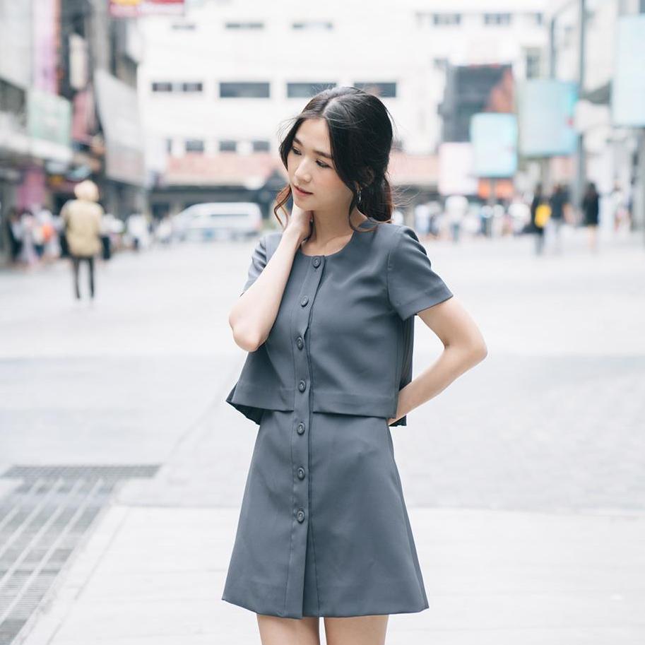 Parachuteshop - เดรส กระดุมหน้า แต่งพลีทหลัง รุ่น TAYLOR dress