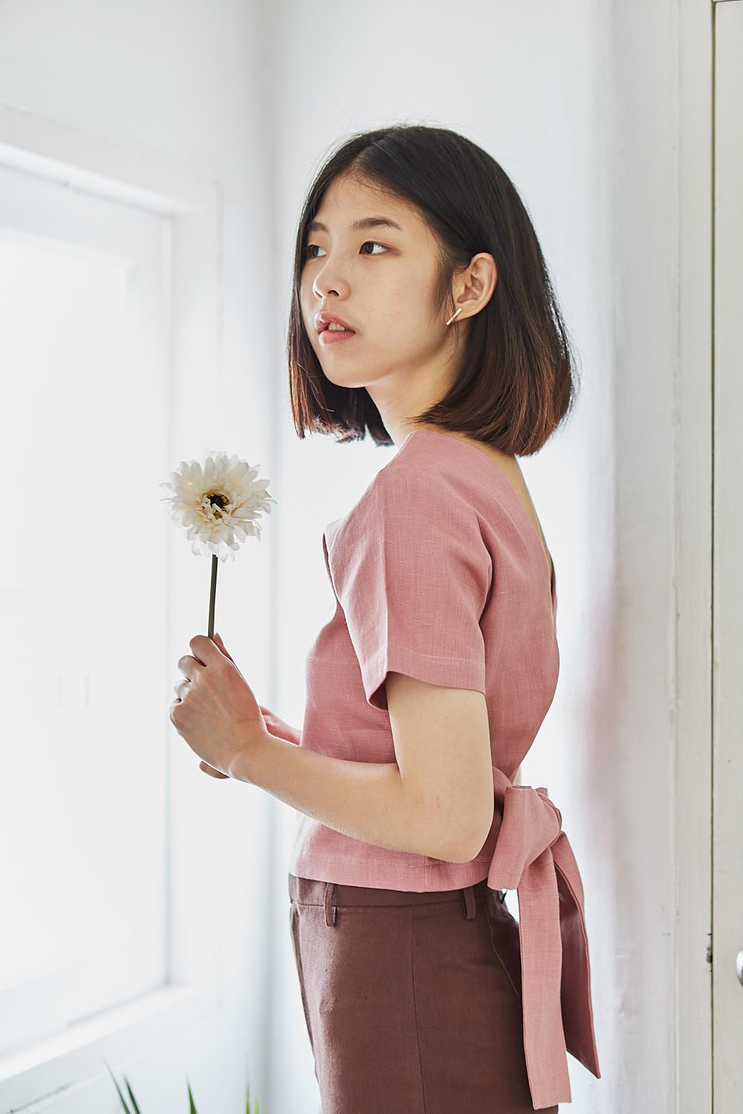 Butterscotth เสื้อครอปลินิน Tie the ribbon crop top Butterscotth เสื้อครอปลินิน Tie the ribbon crop top